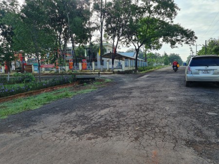 Cần bán gấp 8 sào đất ngay UBND xã Tân Hưng Huyện Đồng Phú