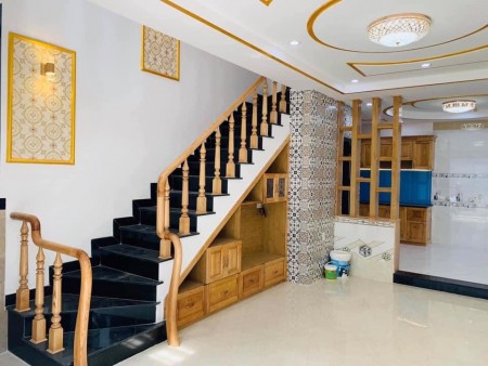 Bán nhà 1 trệt 2 lầu hẻm tránh nhau đường Nam Kỳ Khởi Nghĩa. P. Thắng Tam.