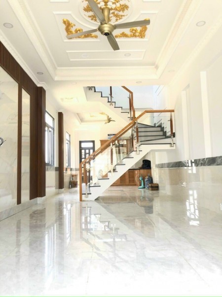 Chính chủ cần bán nhà gần chợ Dĩ An, 1 trệt, 2 lầu đúc kiên cố, 4 phòng ngủ, giá 5.9 tỷ