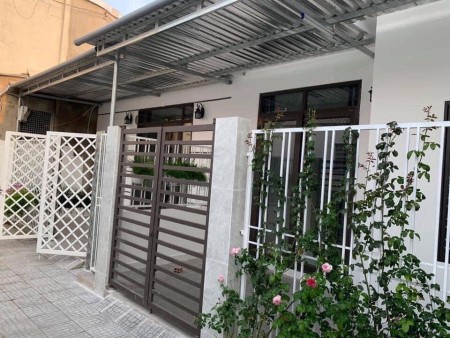 Nhà sổ riêng 2tỷ100tr, 80m2, mặt tiền đường nhựa thông gần chợ Tân Phước Khánh
