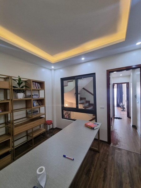 Bán nhà Vĩnh Hưng, lô góc ở sướng, dt 37m2, giá 3.95 tỷ