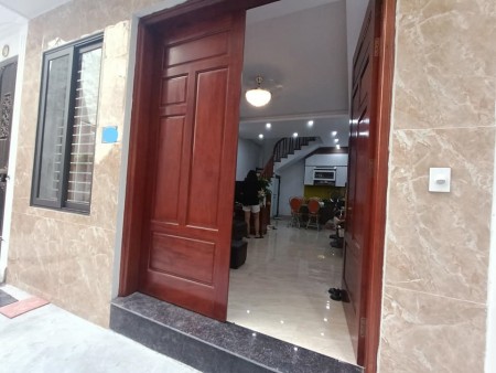 Bán nhà Mỹ Đình, diện tích 39m2, 5 tầng, mặt tiền 4.4m, giá 4.9 tỷ (thương lượng). E. Hiếu 0972827333