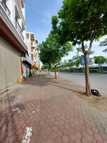 Chuyển công tác bán gấp nhà lô góc Vip Long Biên, giá trên 3 tỷ