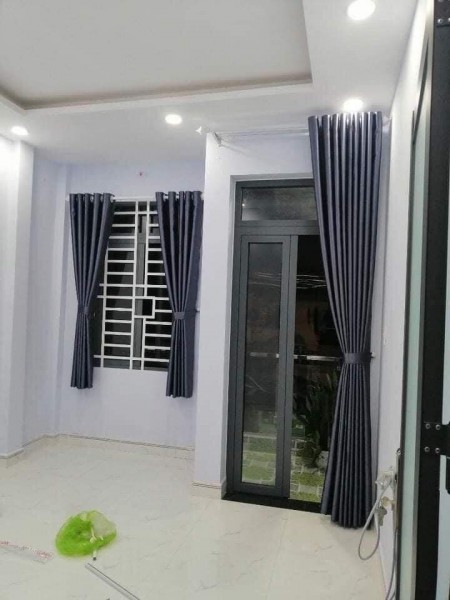 Bán gấp nhà mặt tiền kinh doanh gần sân Gofl Tân Bình, dt 35m2, 5.3 tỷ, còn thương lượng