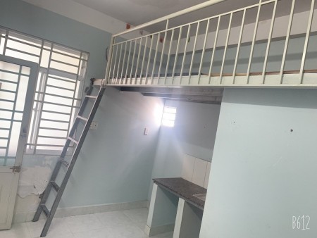 Cho thuê phòng 20m2 có gác, cửa sổ lớn Xvnt, p.21 Q.Bình Thạnh. Kế bên Q1