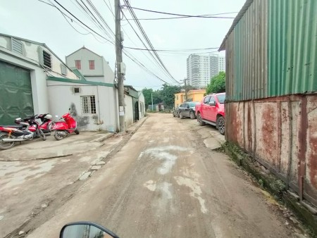Bán Đất Gia Thượng - Long Biên, 60m2, 2,4 tỷ- Đất vàng khu vực đang phát triển