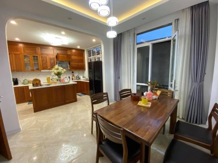 Chính chủ bán nhà phố Nguyễn Thái Học, Đống Đa, 35m2, 4 tầng, giá 6.9 tỷ, lh 0904547386
