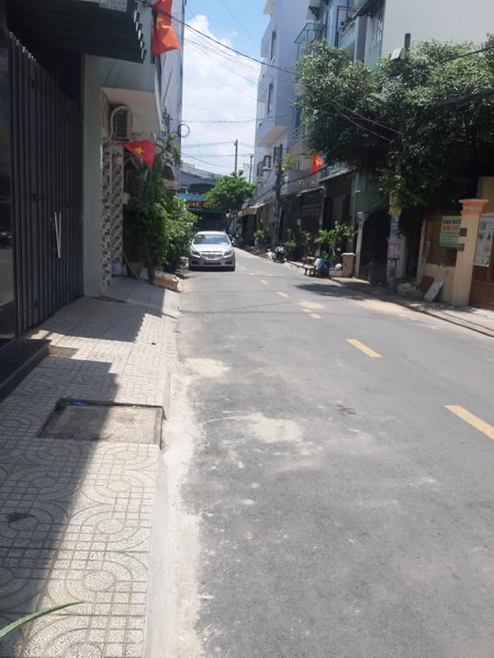 Bán nhà ngộp ngân hàng, hẻm xe hơi đường Tỉnh Lộ 10, Bình Tân, dt 90m2, cấp 3, giá 4,4 tỷ