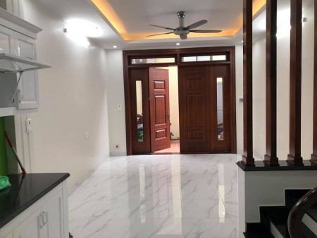 Bán nhà phố 5 tầng phố Tư Đình, Long Biên, ô tô tránh 15m, ở luôn, ảnh thật, dt 32m2, nhỉnh 3 tỷ
