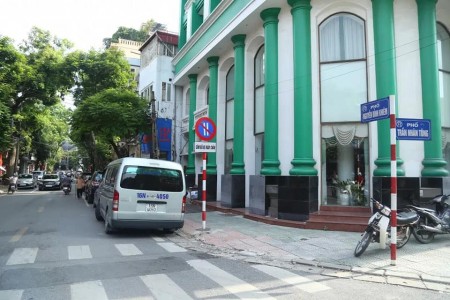 Bán nhà mặt phố Nguyễn Bỉnh Khiêm 203m2 mt 9m vỉa hè rộng 2 bên gần công viên giá 110 tỷ.LH 0858619555