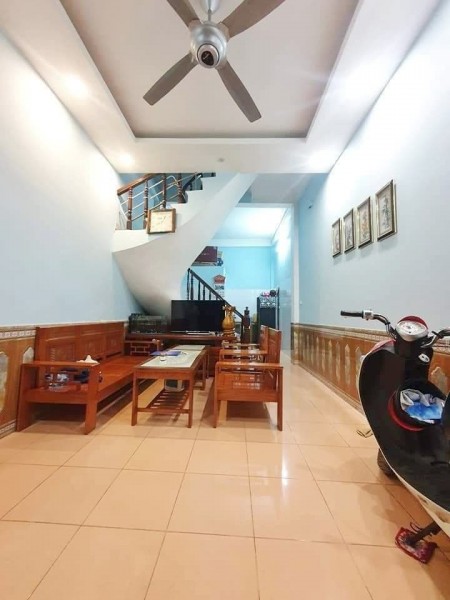 Bán nhà Bùi Xương Trạch, Thanh Xuân 37m2, giá 2.75 tỷ, tặng full nội thất