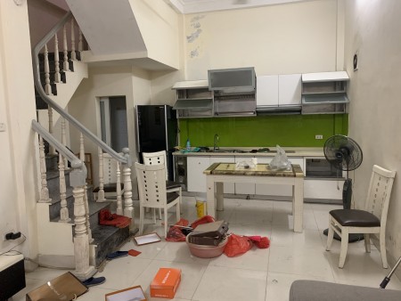 Cho thuê nhà riêng phố Khương Trung 43m2 x 4 tầng 4 ngủ full đồ 10 triệu. Lh 0377983070
