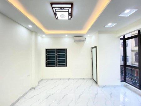 Bán nhà Đại Cồ Việt kinh doanh, ô tô đỗ cửa, lô góc, dt 27m2, 5 tầng, mt 5m, 4.9 tỷ.