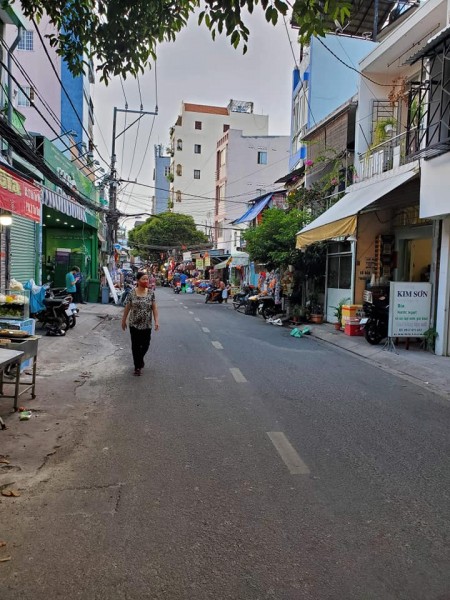Nhà Cách Mạng Tháng 8, đường xe tải chạy, ngang 4m, Quận Tân Bình, giá 4.3 tỷ