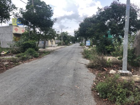 Bán Đất 300 m2 khu dân cư 512 Nguyễn Văn Tạo Có 12 phòng trọ đường 12 m.