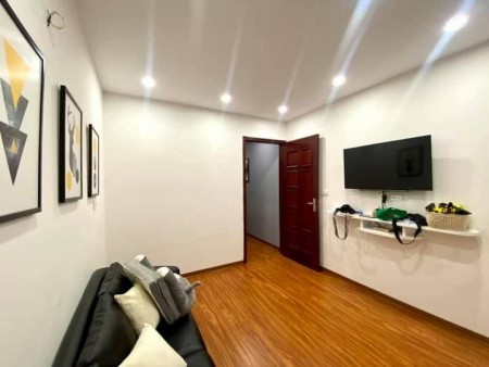 Bán nhà Phố Trạm, có 1 0 2 ,an sinh đỉnh dt 48m2 giá nhỉnh 3 tỷ