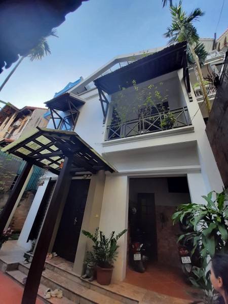 Bán nhà Tây Hồ, Âu Cơ 200m2, 3 tầng, mt9M, 17.5 tỷ, Gần Phố, Sát Hồ Tây