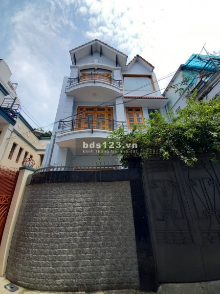 MT Biệt Thự - đường Pasteur quận 3, 8x18m, nhà đẹp mới xây, làm việc chính chủ.