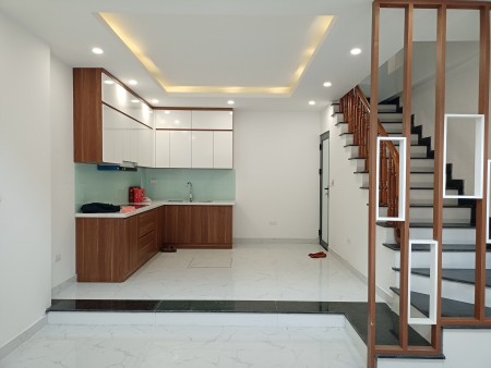 Bán nhà quận Thanh Xuân HN dt 40m2, 4 tầng, ô tô lô góc lh: 0949859898