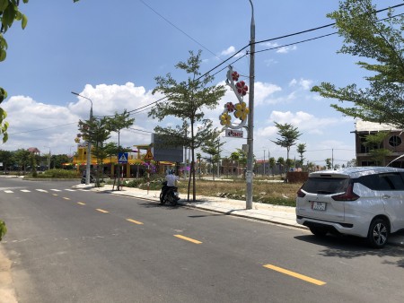 Vỡ nợ chủ cần bán gấp 2 lô đất liền kề 214m2 đã có sổ gần bến xe Đức Long tiện kinh doanh LH 0387963557 (Long)