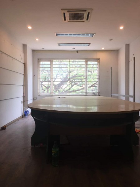 Nhà Quan Nhân 7 tầng thang máy vỉa hè 2 bên dt 65m2 đường oto tránh chỉ 11.8 tỷ view hồ