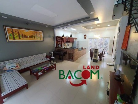 Cần bán gấp nhà biệt thư sân vườn phường Tân Phong, tp Biên Hoà, dt 200m2, đẹp mát mẻ