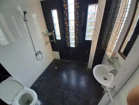 Nhà đẹp lô góc 3 mặt thoáng, ngõ thông sát phố giá chỉ 2.65. tỷ, lh 0945820099