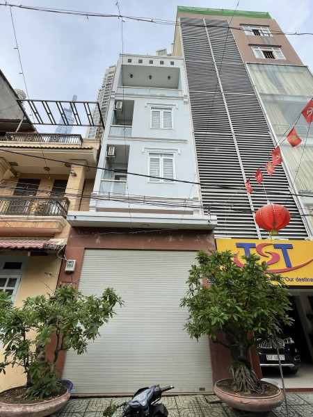 Nhà HXH 2 mặt tiền đường Nguyễn Hữu Cảnh: Trệt 3 Lầu – Sân thượng: giá 24tr/th