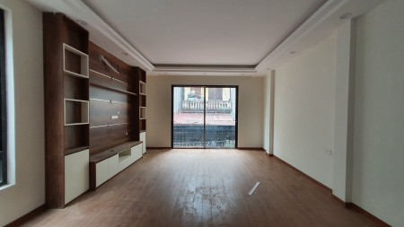 Bán nhà mới xây Trần Thái Tông 55m2, 5 tầng, 4 pn, giá chỉ 4.3 tỷ(đang hoàn thiện 99%)