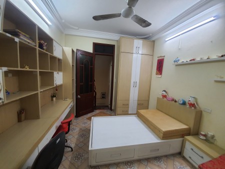 Bán nhà Đại La, gần 2 tỷ nhà 5 Tầng Sổ Riêng, trung tâm quận Hai Bà Trưng