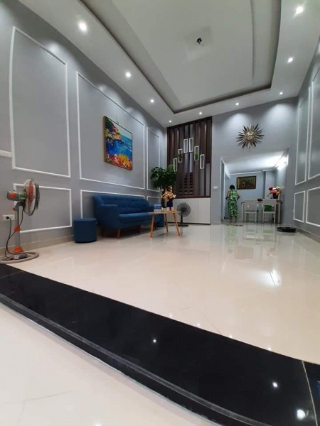 45m2 x 5 tầng SIÊU VIP, mt 4m ngay ngã tư Sở, giá 4.7 tỷ, 0988623934