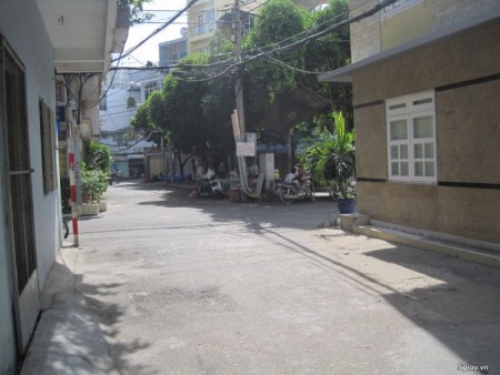 Cho thuê nhà Hoàng Quốc Việt, Cầu Giấy.Dt: 50m,4,5 tầng, mt: 5m. Giá: 15tr