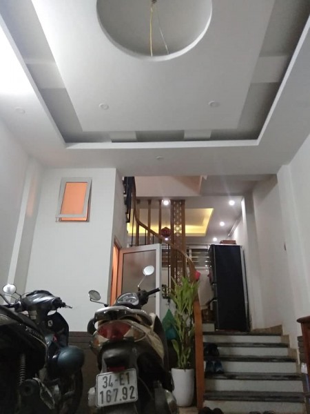 Bán nhà Lạc Long Quận diện tích 34m2, giá 3.2 tỷ, xách vali vào ở ngay
