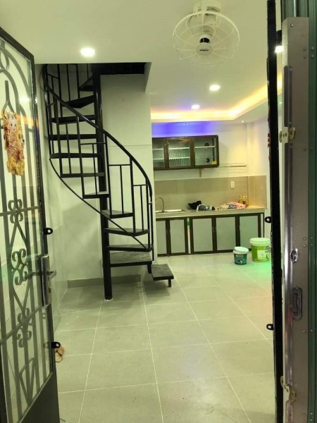 BÁN GẤP Nhà quận Tân Phú giá cực rẻ - Chỉ 2.2 tỷ.