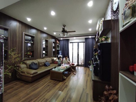 Hiếm bán nhà đường Trường Lâm, Long Biên, Hà Nội, dt 78m2, giá 6.2 tỷ, gara ô tô, thang máy