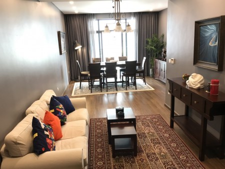 Chính chủ cho thuê nhanh căn hộ cao cấp 2 pn, Sun Granf City Lương Yên