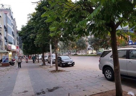 Bán Nhà Nguyễn Khánh Toàn gara ô to 7 tầng thang máy KD dt 65m MT 6m giá 13.5 Tỷ