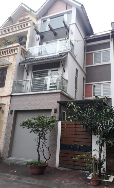 Bán ccmn đường Hoàng Cầu 6 tầng thang máy, 18 phòng, diện tích 98m, Giá 9.9 tỷ