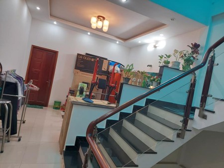 Bán nhà chính chủ Nguyễn Thị Tần, Quận 8, dt 108m2, 3 tầng đúc, giá 13.5 tỷ