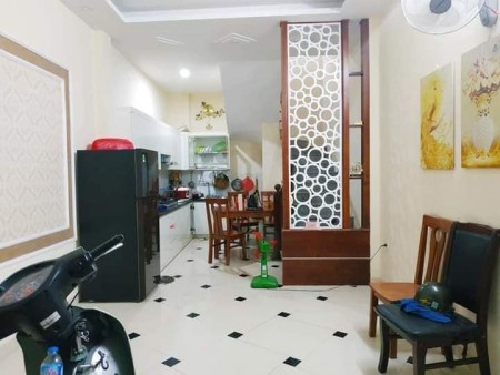Sổ hồng trao tay, có ngay nhà đẹp, dt 35m2 trên phố Dương Quảng Hàm với giá hấp dẫn 3,95 tỷ