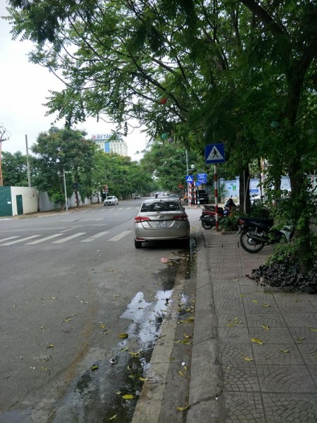 Mặt phố kinh doanh vô địch, vỉa hè đá bóng, kinh doanh đa ngành nghề, toàn nhà cho thuê 150 triệu/tháng