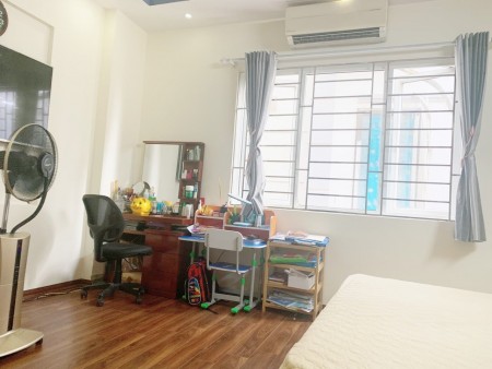Bán nhà Lĩnh Nam, Hoàng Mai, 30m2 x 4 tầng nhỉnh 2 tỷ, 3 ngủ ở ngay LH 0944267031