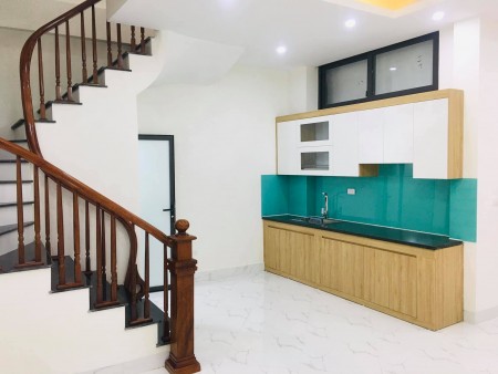 Bán nhà mới xây Mễ Trì, dt 50m2, 5 tầng đúc, 4 pn, thiết kế hiện đại, giá 3.5 tỷ
