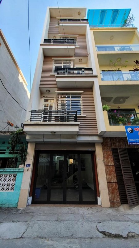 Bán nhà mặt phố Ngô Đình Mẫn kinh doanh tấp nập ngày đêm, 5 tầng 43m2 MT 3,8m giá hơn 6 tỷ