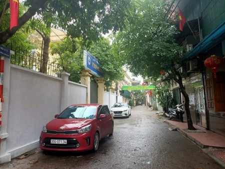 Cần bán gấp nhà 3 tầng phố Thanh Am, khu dân cư đông đúc, an ninh