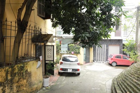 Bán nhà nguyên căn Nguyễn Văn Cừ, ô tô vào, 3 tầng, dt 120m2, giá 4.7 tỷ, lh 0922346363