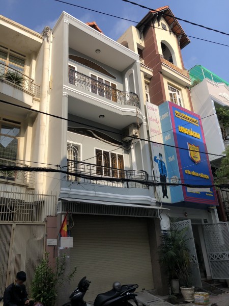 Nhà Hẻm Xe Hơi vào tới nhà đường D1: Trệt 2 Lầu BTCT: giá 20tr/th