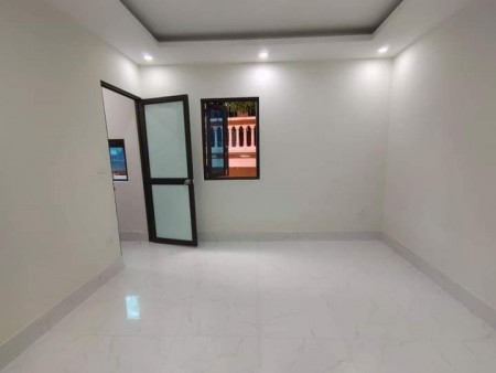 Bán nhà Trần Khát Chân, 23m2 x 4 Tầng x MT 5.6m, ở ngay, 20m ra mặt phố giá 2.05 tỷ