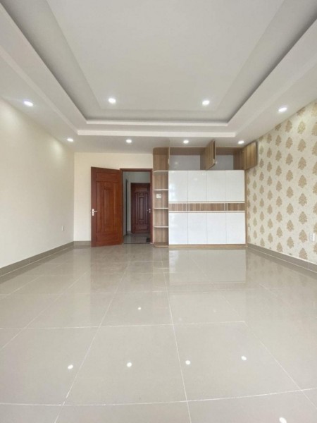 Có nhà Âu Cơ Tân Bình dt 54m2, 1 trệt, 1 lầu 2 phòng ngủ, giá 5.3 tỷ, còn thương lượng