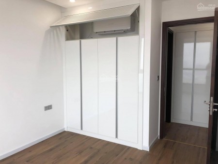 Chính chủ cần bán gấp cc 6th Element, 3 pn, 2 wc, dt 109m2, hướng Bắc view Starlake cực đẹp